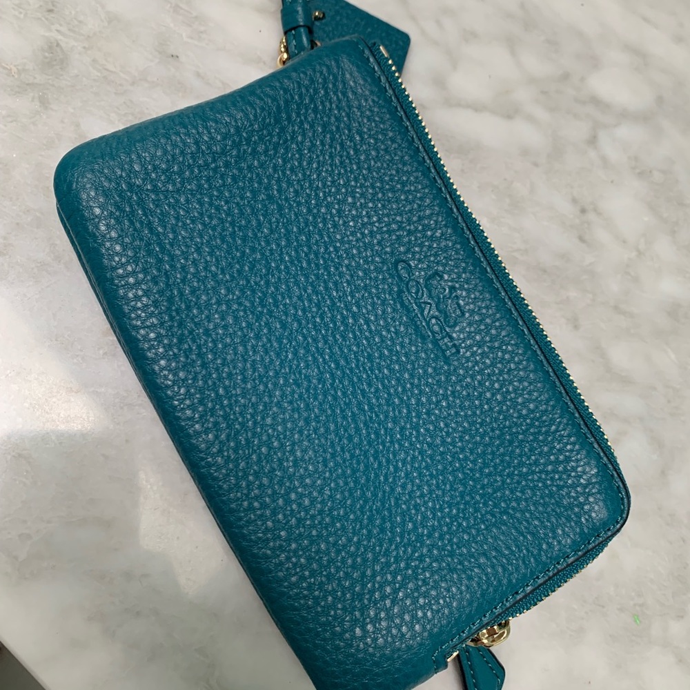 Coach wristlet (teal)